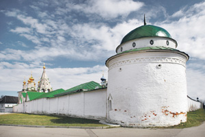 Рязанский кремль. Архитектурный ансамбль останется на месте в любом случае, но уникальную коллекцию икон город может утратить.
Фото ИТАР–ТАСС
Рязанский кремль. Архитектурный ансамбль останется на месте в любом случае, но уникальную коллекцию икон город может утратить.
Фото ИТАР–ТАСС